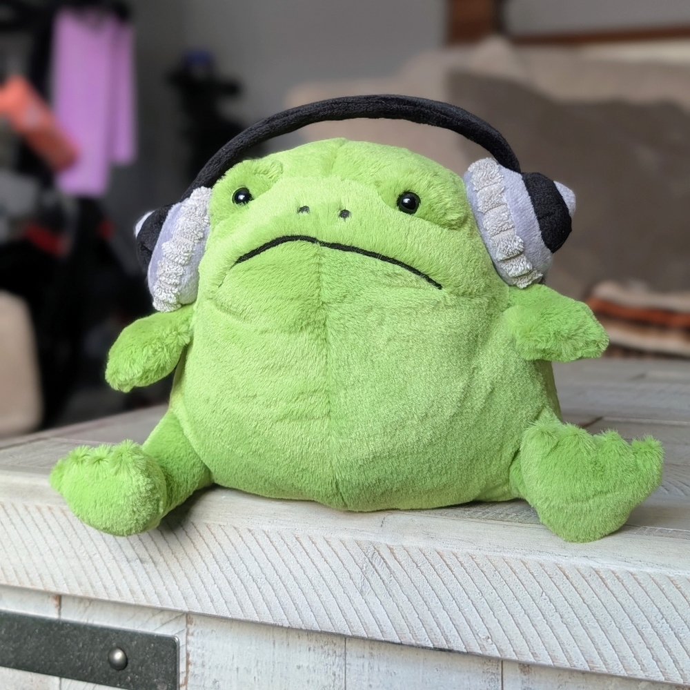 RETIRED Jellycat - Ricky Rain Frog With Headphones - NWT